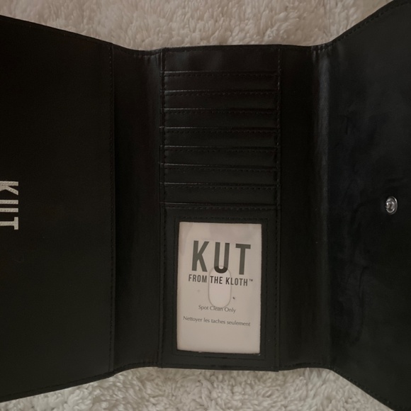 Black and white striped wallet - Picture 2 of 4